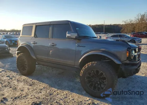 2023 Ford Bronco Base z USA, uszkodzony, nr VIN 1FMEE5DP7PLC14046